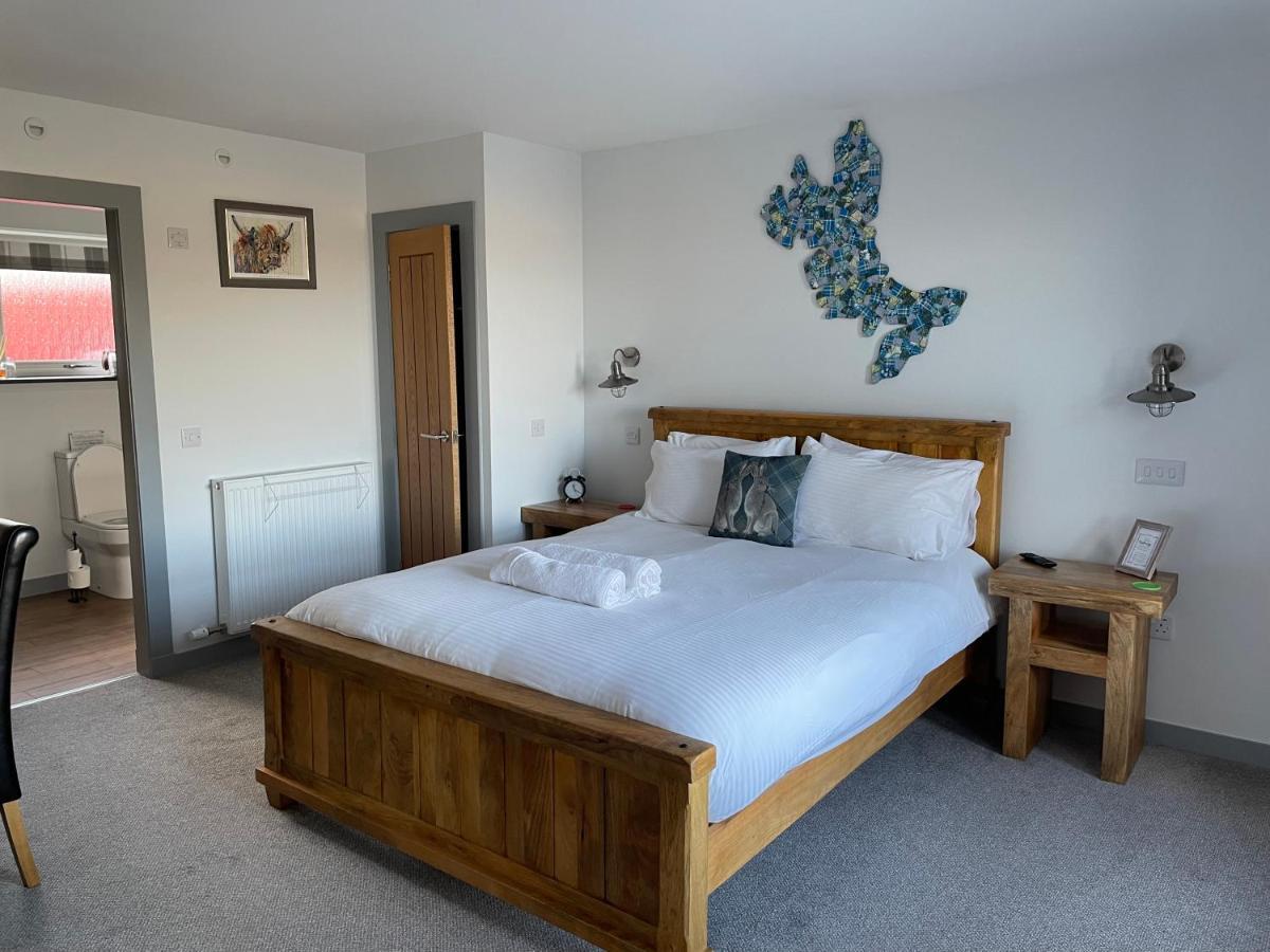 Вилла The Bridge Self Catering Kilmaluag Экстерьер фото