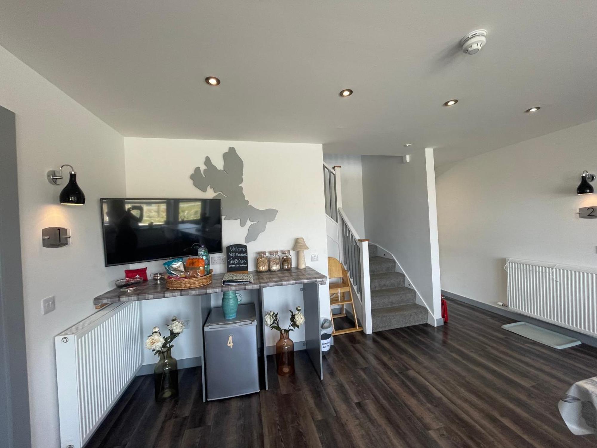 Вилла The Bridge Self Catering Kilmaluag Экстерьер фото